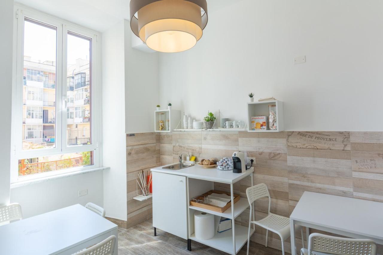 Shine House Hotell Roma Eksteriør bilde